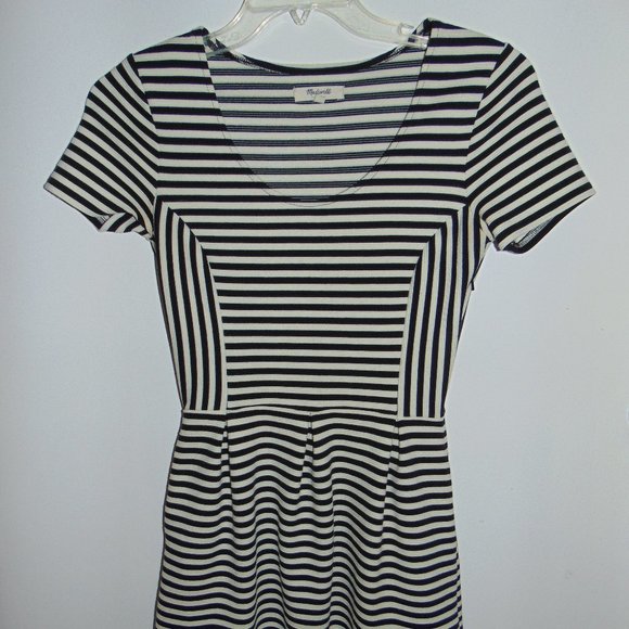 Madewell Bistro Dress Fit & Flare Womens 2 Knit Black White Striped Short Sleeve - Picture 3 of 8